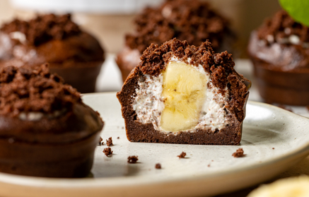 Ricetta fit: Cupcake al cioccolato con crema alla stracciatella e banana